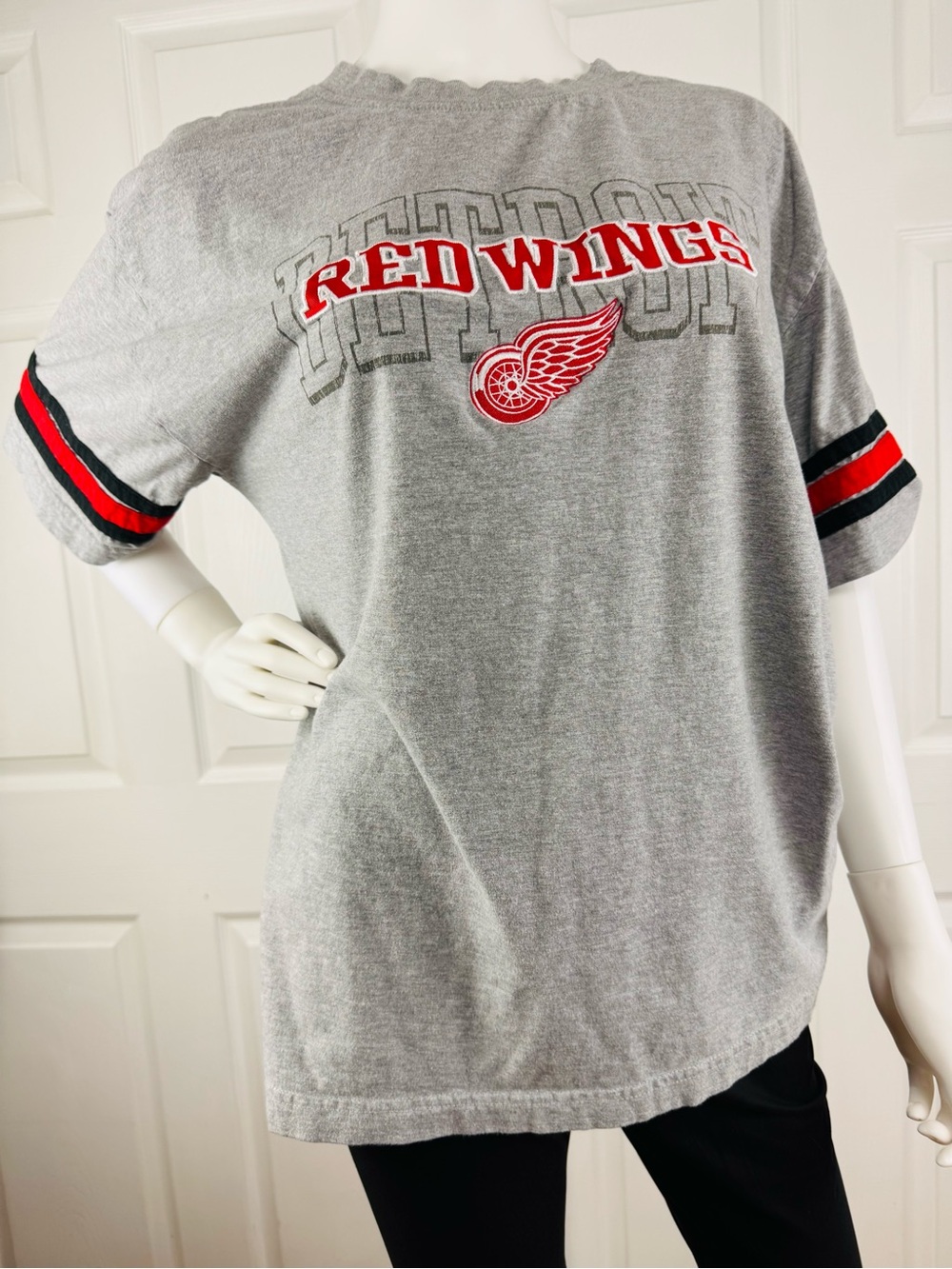 Woman’s Detroit Red Wings Gray Graphic Tee with Red Stripe Sleeves
